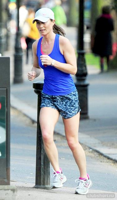 41060_pippa-middleton-out-jogging-in-london-04-12-2015_8.jpg